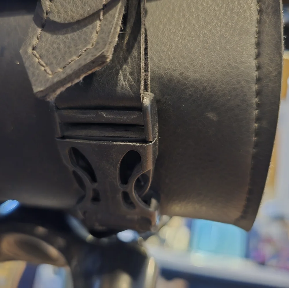 Black Leather Bicycle Handlebar Bag - Picture 2 of 4